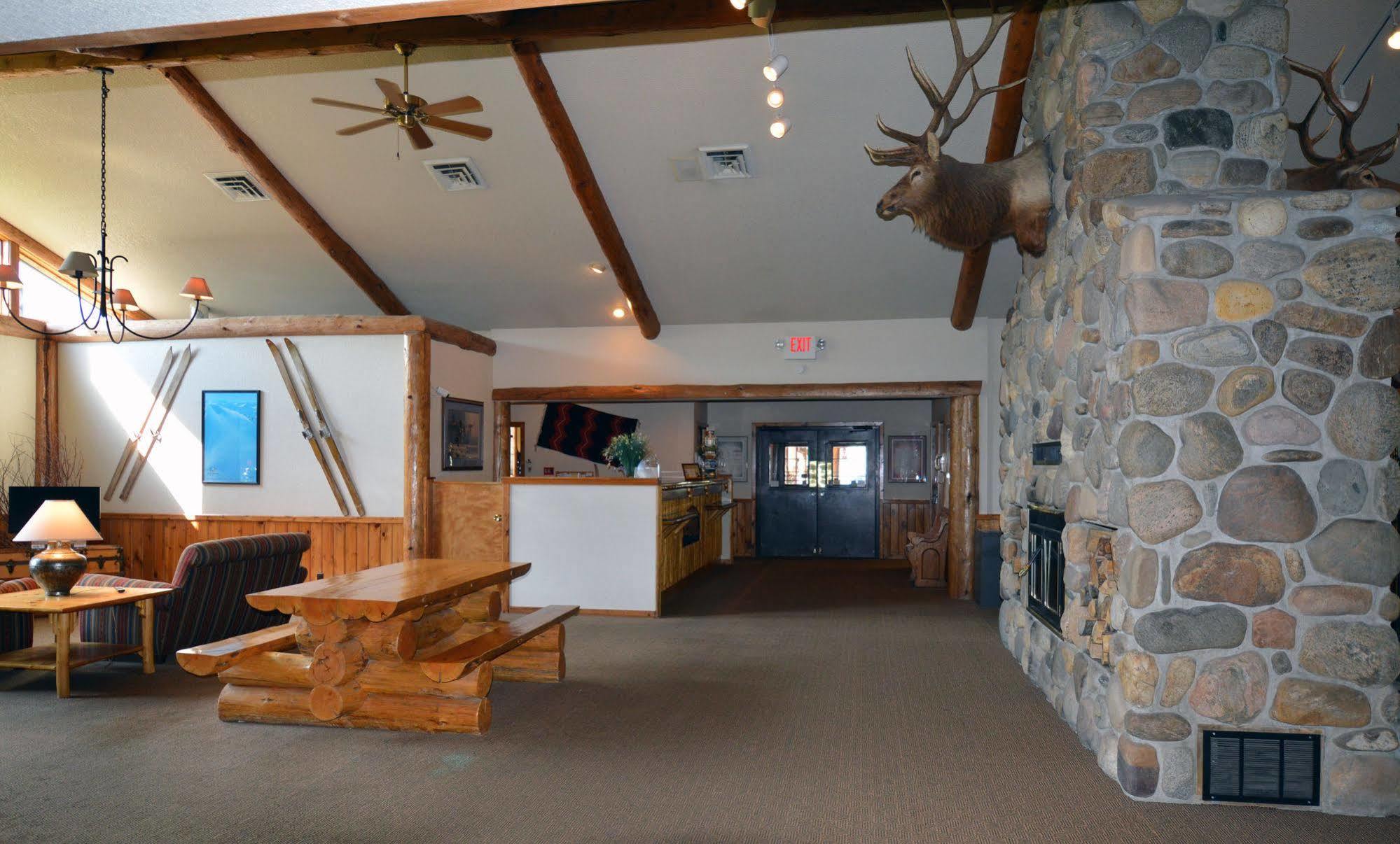 Bucks T4 Lodge Big Sky Exteriör bild